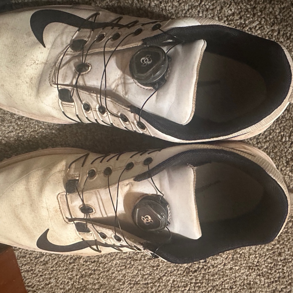 Nike Men's White and Black Athletic Sneakers